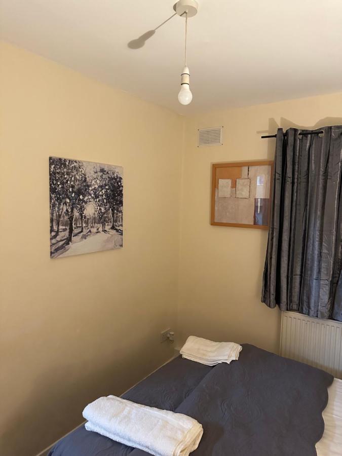Amazing And Lovely 2- Bedroom First Floor Flat London Exterior photo